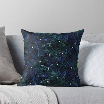 Discover Raven pattern Pillow