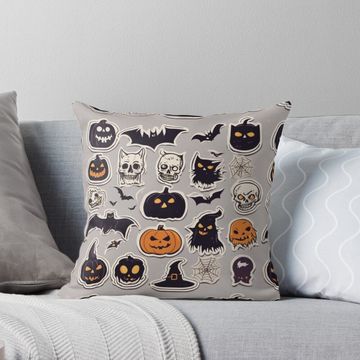 Discover Spooky Halloween Pattern Pillow