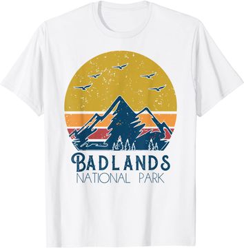 Discover Retro Vintage Badlands National Park South Dakota Gift T-Shirt