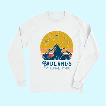 Discover Retro Vintage Badlands National Park South Dakota Gift Long Sleeves