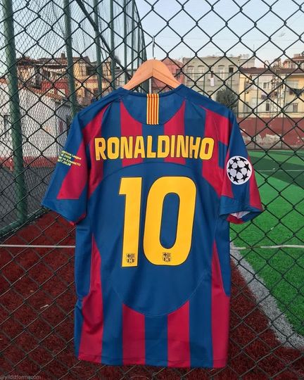 Barcelona retro Ronaldinho jersey