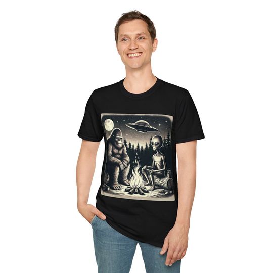 Bigfoot Alien Unisex T-shirt, Alien Lover Shirt