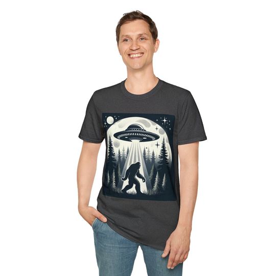 Bigfoot Alien Shirt, Alien Unisex T-shirt, Alien Lover Shirt