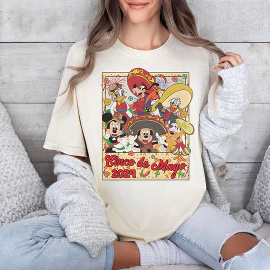 Cute Mickey and Friends Take Photo Vintage T-shirt