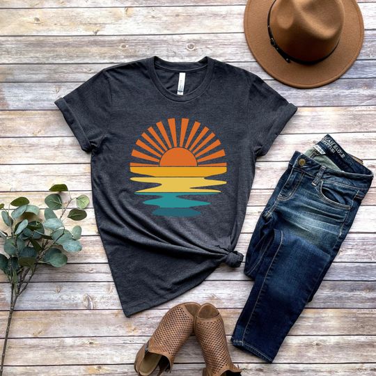 Retro Sunset Rays Wavy Shirt, Sun Shirt, Retro Sunshine Shirt, Sun Rays Tee, Beachy Vibes Tee, Retro Summer Time , Sunset Tshirt