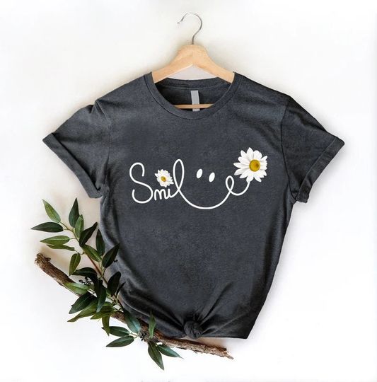 Daisy Smile Face Shirt,Daisy Flower Smile Tshirt, Summer Women Gift Tee,Daisy Women's T shirt, Floral Gift For Women,Mom Trendy Flower Shirt