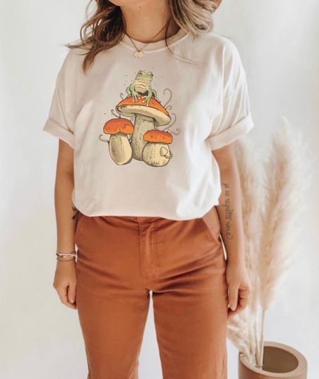 Cottagecore Mushroom Frog, Mystical Frog Mushroom Lover Aesthetic Vintage Vibe T-Shirt