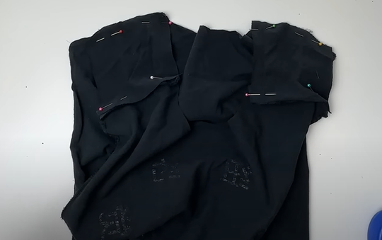 Pinning the sides of the t-shirt