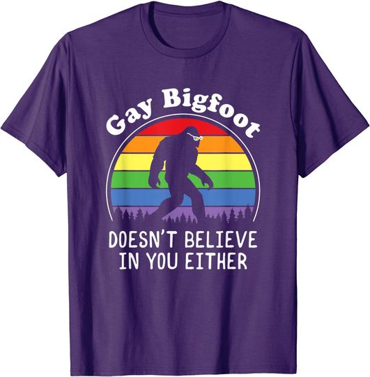 Gay Pride Funny Gay Bigfoot Rainbow Sasquatch Retro Vintage T-Shirt