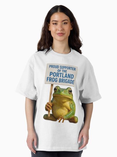 Frog Brigade supporter Oversized T-Shirt