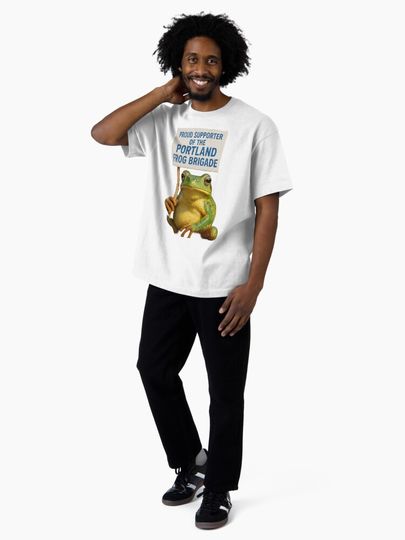 Frog Brigade supporter Oversized T-Shirt