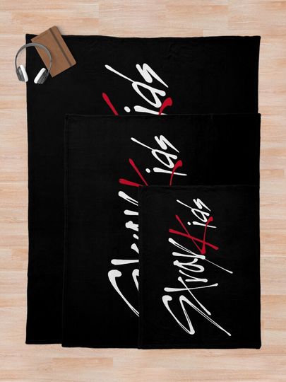 Stray Kids logo Throw Blanket