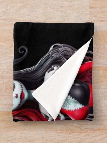 Sally Quinn V2 Throw Blanket