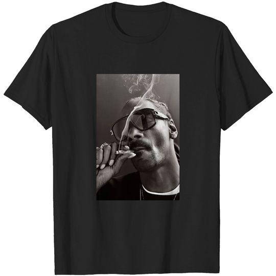 snoop dogg smoking Classic T-Shirt