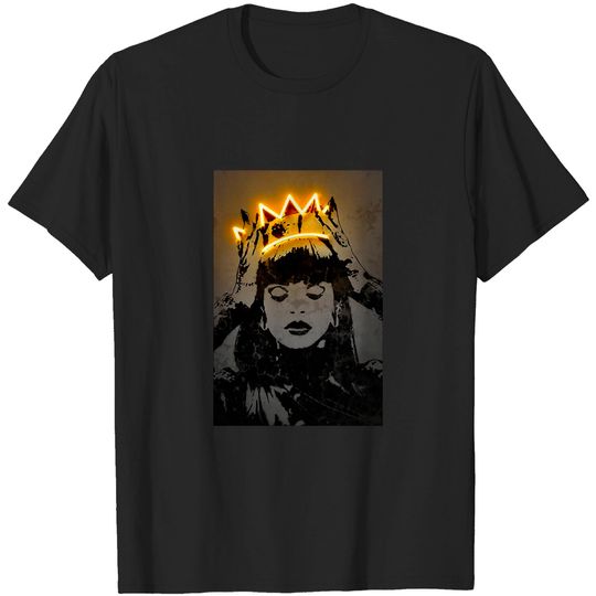 Rihanna crown wall art Essential T-Shirt
