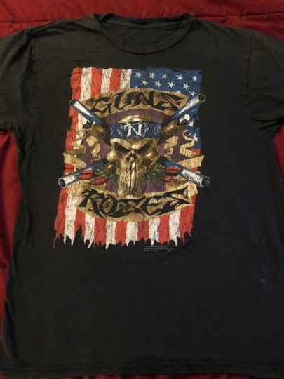 Discover Guns N Roses - Logo T Shirt