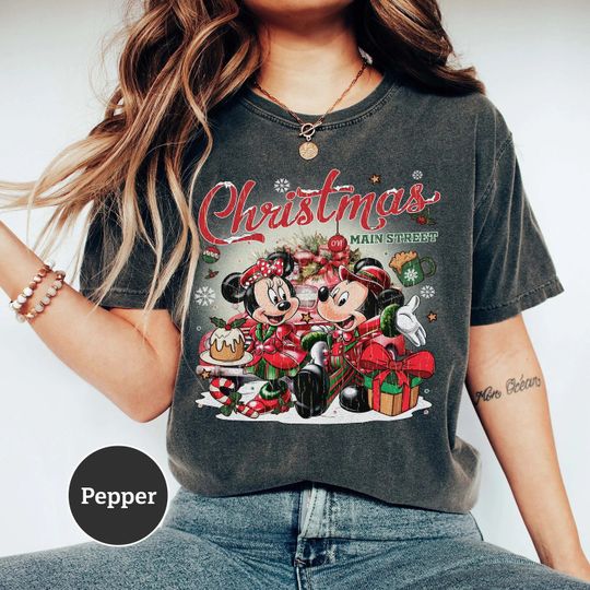 Discover Disney Mickey And Minnie Merry Christmas T-Shirt
