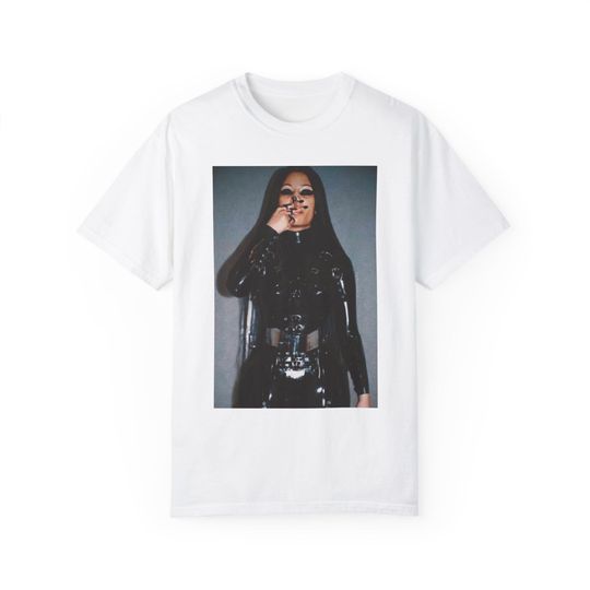 Discover the Nicki Minaj T-shirt