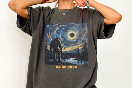 Discover Funny Bigfoot Solar Eclipse Shirt