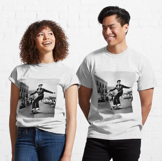Discover Elvis straight shredding on a skateboard Classic T-Shirt