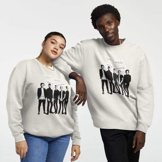Live while we're young - One Direction Lyrics!! Pullover Sweatshirt