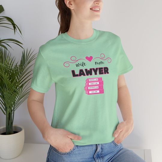 T-Shirt for Lawyer Mom, Gift for Mom