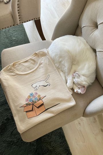 Pastel Flowers Cat T-Shirt - Cat Cardboard & Funny Cat Design, Comfy Colors Tee, Cute Cat Apparel, Perfect Gift for Cat Lovers, Cat Mom