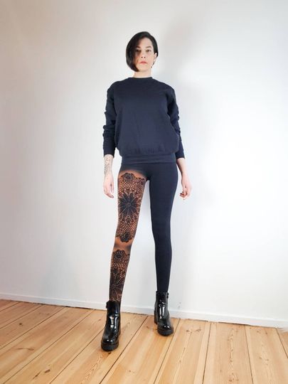 Leggings with lace and round crochet pattern, oversize plussize curvy leggings