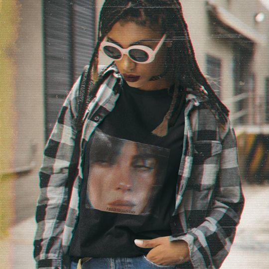 i think i hate it here - Billie - NDA Unisex Heavy Cotton Tee