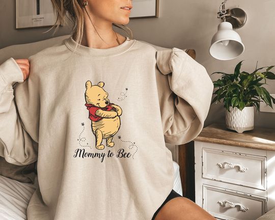 Mommy To Bee Sweatshirt, Pooh Mommy Sweatshirt, Pregnancy Reveal Sweatshirt, New Mom Gift, Gift for Mom, Mama Sweatshirt