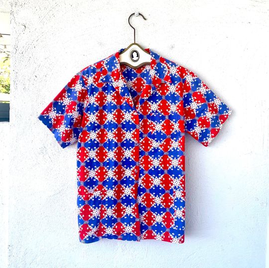 Vintage 70s 80s United Airlines Hawaii Golf Tournament Pineapple Hawaiian Shirt Red White Blue Collared Top