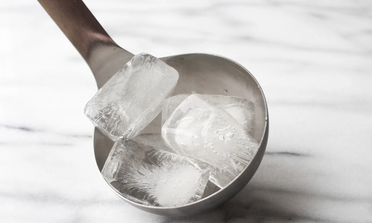 Using ice cubes to unwrinkle your shirt