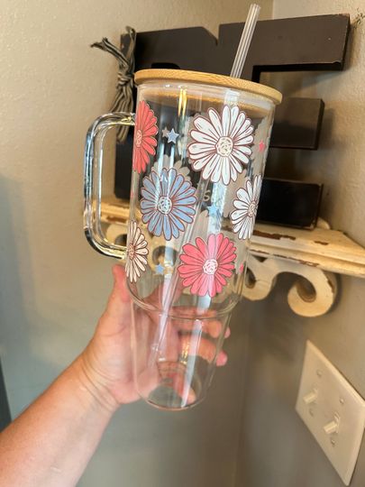 40oz Glass Tumbler 4th of July Patriotic Daisies, 40oz Glass with handle, 4th of July Glass Tumbler , Coffee Glass, Viral Coffee Glass