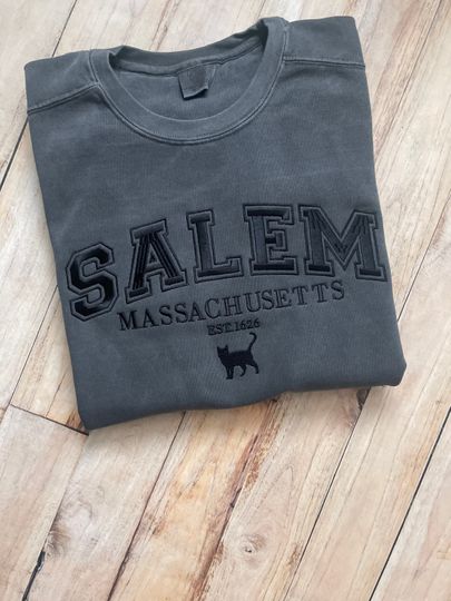 Salem Massachusetts sweatshirt. Hocus Pocus sweatshirt. Comfort colors