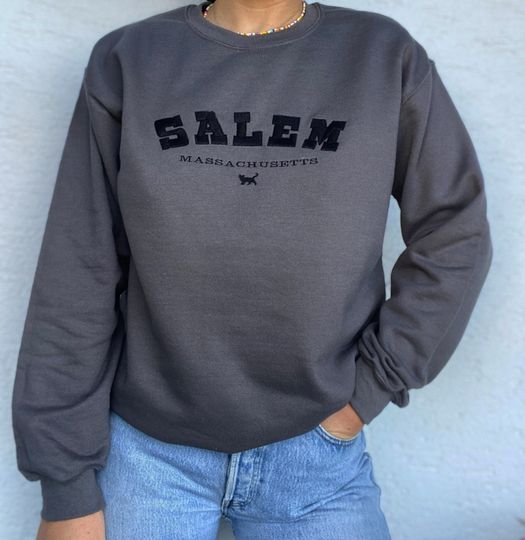 Vintage sweatshirt Salem Massachusetts/ Halloween sweatshirt fall