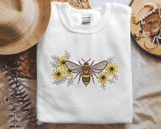 Embroidered Bumble Bee Sweatshirt, Flower Design Bee Aesthetic Embroidery Crewneck Jumper
