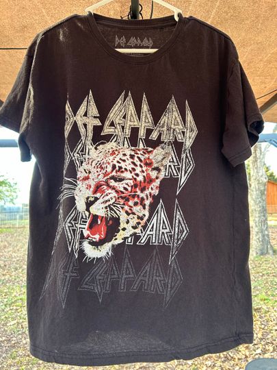 Def Leppard - Growling Leopard 2020 Print Shirt Size XL