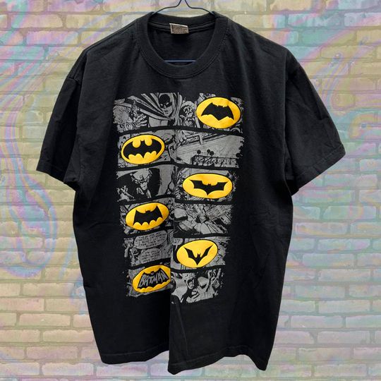 Batman Batsignal Across Generations Shirt Large Unisex Y2K Vintage DC Comics Super Hero Casual