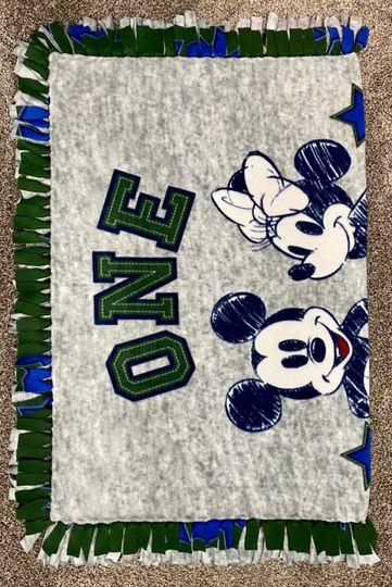 Discover Mickey and Minnie Mouse No Sew fleece blanket, Mickey and Minnie  Sherpa Fleece blanket