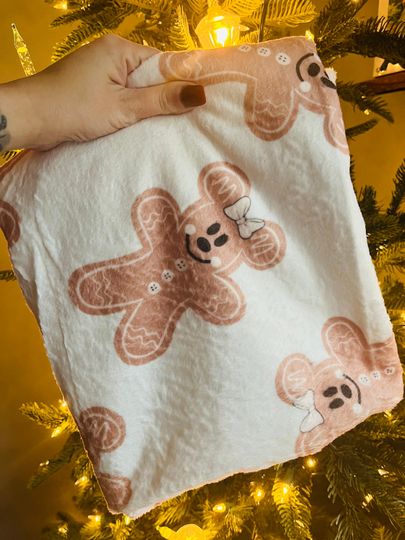 Discover PRE ORDER Mickey  & Minni gingerbread blanket