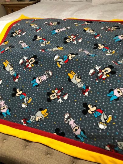 Discover MICKEY AND MINNIE soft and warm kid's fleece blanket