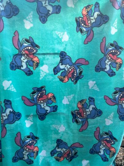 Discover Stitch Is Back in this Fun Fleece Blanket Crochet Edging