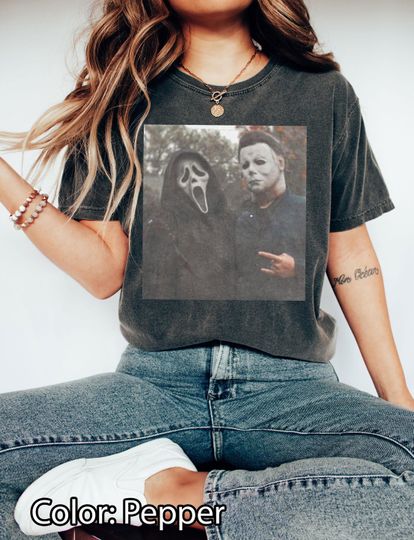 Discover Vintage Halloween Ghostface Heart Hands T-Shirt, Halloween Horror Movie Shirt, Horror Killer Characters Shirt, Oversize, Comfort Colors Tee