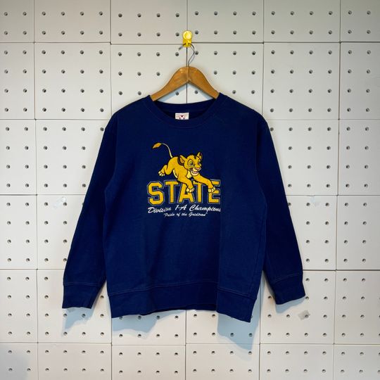 Discover Vintage 90s Hakuna Matata Cartoon Disney Sweatshirts