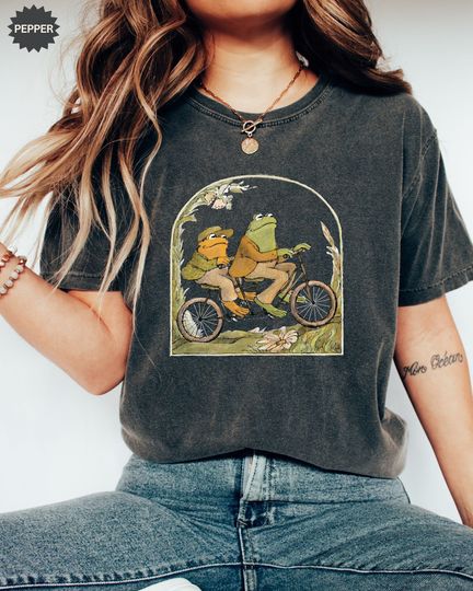 Frog and Toad T-Shirt, Frog Toad Best Friends, Vintage Classic Book Shirt Frog Toad Gift, Comfort Color Shirt, Oversized Unisex, Friend Gift