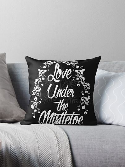 mistletoe love chrismas 2022 model Pillow