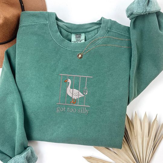 Comfort Colors Sweatshirt Silly Goose On the Loose T-Shirt Goose Crewneck Shirt Silly Goose Shirt Funny Gift, MADE IN USA