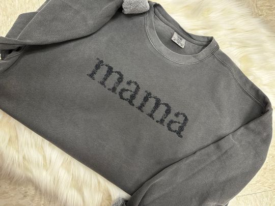 Comfort Colors Mama PEPPER Embroidered Floral Sweatshirt | Simple Mama Pullover, Gift for Mom, Personalized Floral Mama Crewneck