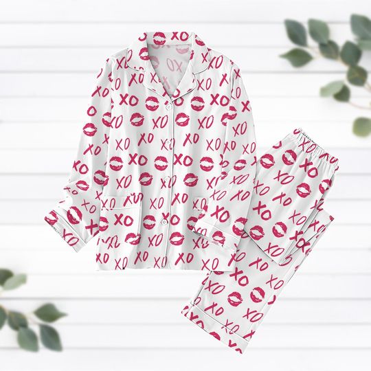 Xoxo Lips Valentine Pajamas Set, Valentine Heart Couple Holiday Pajamas, Xoxo Valentine T-Shirts, Glitter Pink Sleepwear For Her