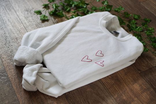 Valentines Crewneck Embroidered Mini Heart Embroidery Design Crewneck Sweatshirt for Women